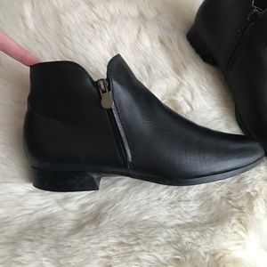 Munro Women's Averee Booties - Black Leather